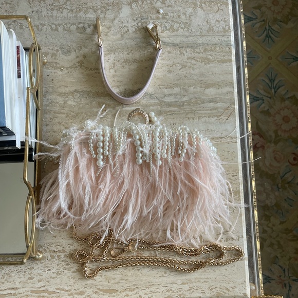 Ostrich feather light pink with diamond ring clutch comes with strap. - Picture 2 of 2